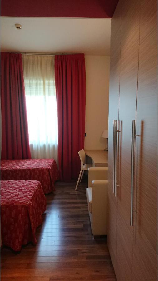 Hotel Gasparina Castelnuovo del Garda Buitenkant foto